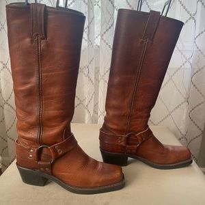 FRYE tall harness boot. NWOT Brown leather. Size 7M.